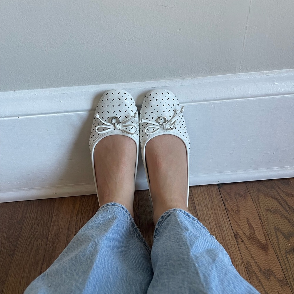 Nautica White Perforated Ballet Flats w/ Bow – Women’s 8